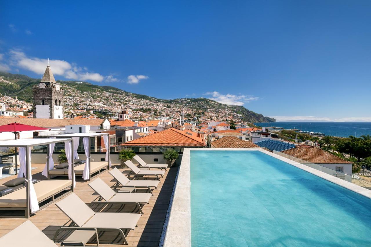 Barcelo Funchal Oldtown Otel Dış mekan fotoğraf The rooftop pool at the Hotel Porto Santo