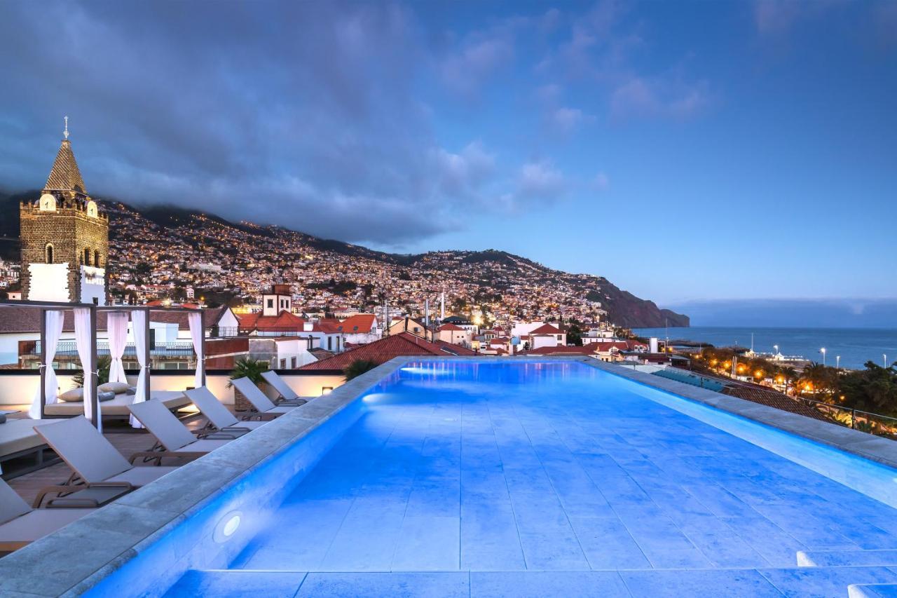 Barcelo Funchal Oldtown Otel Dış mekan fotoğraf The pool at the Belmond Madeira, overlooking Funchal